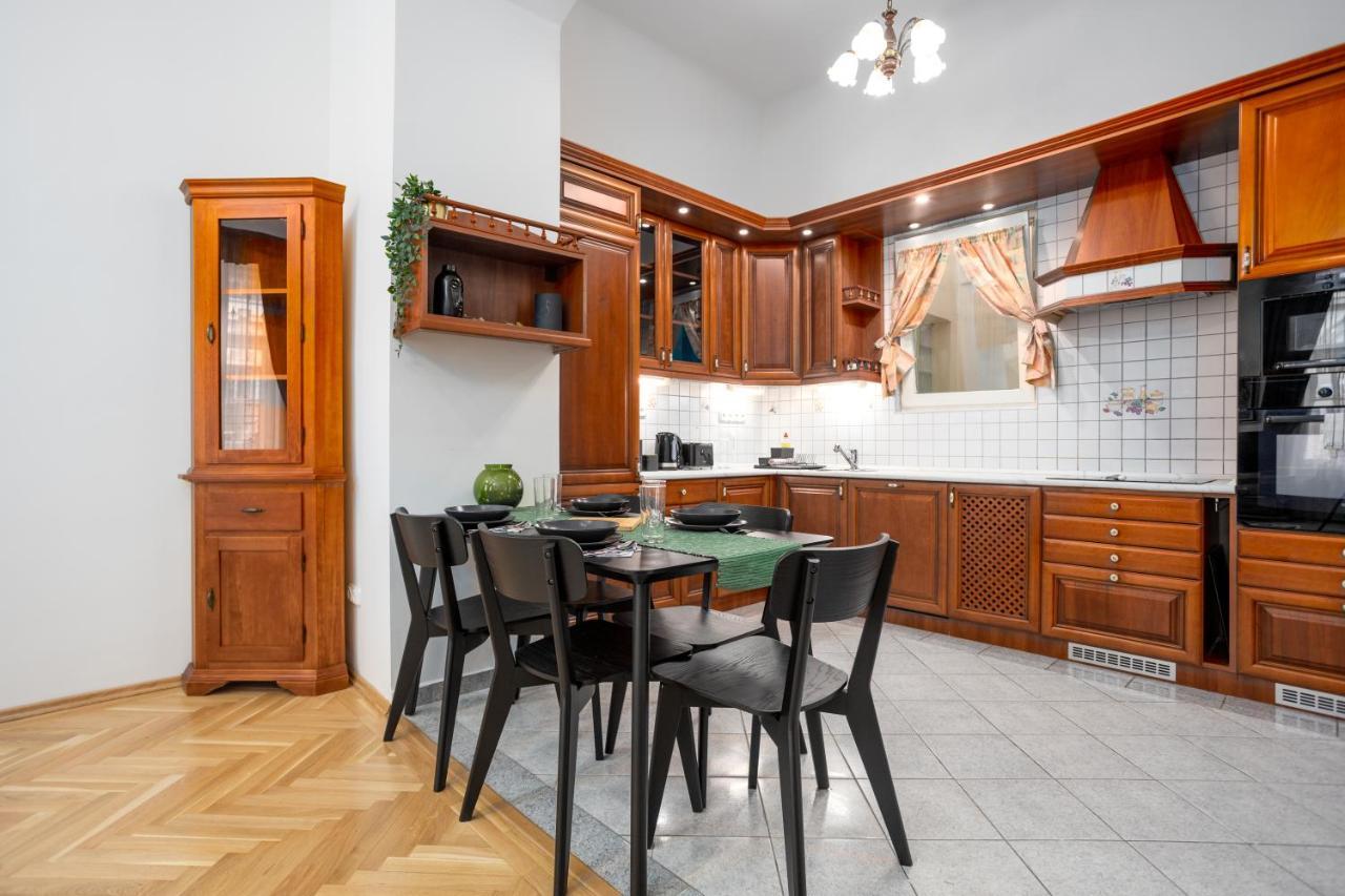 Apartament Emerald At