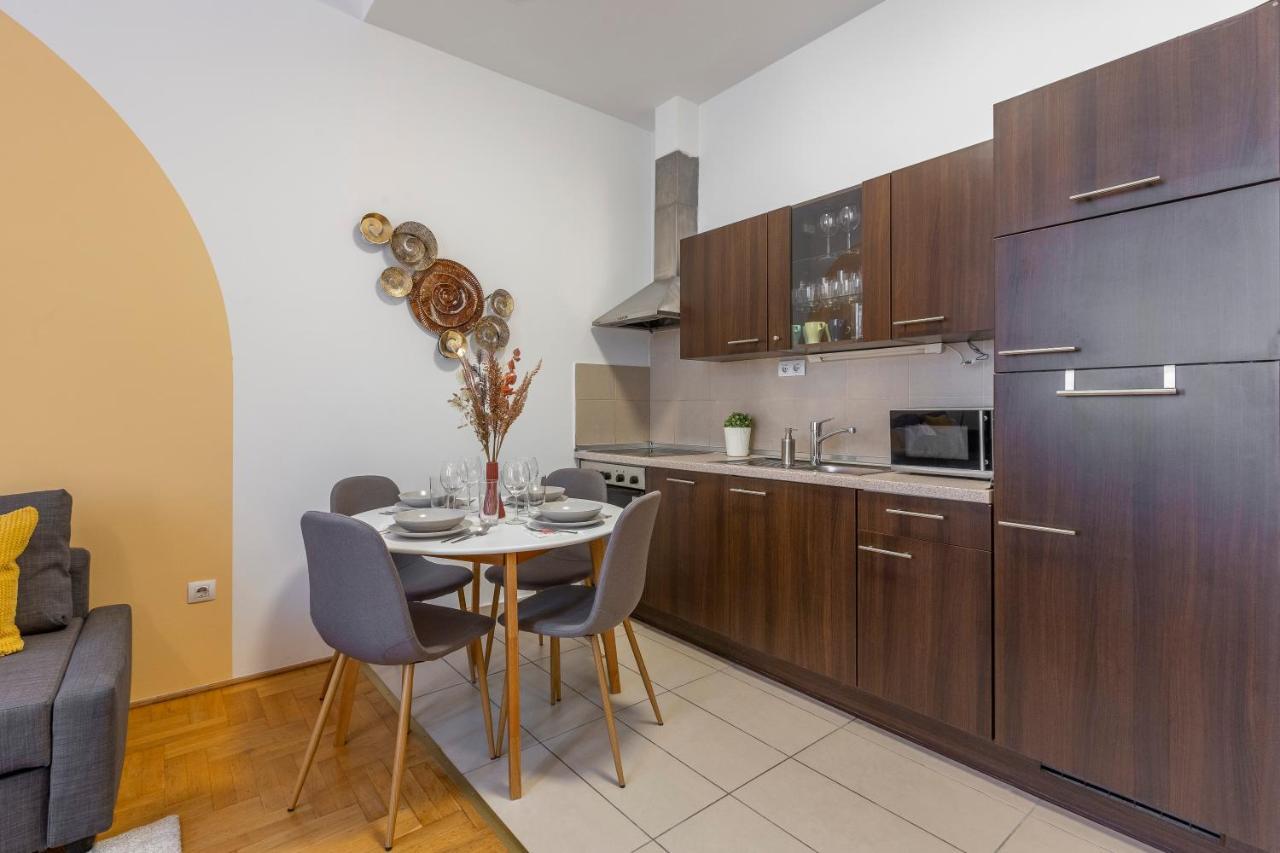 Gozsdu In The Party Street Apartment *