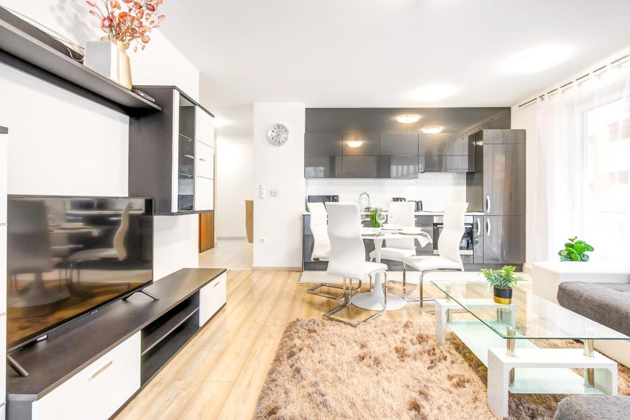 Modern With Free Garage And Balcony In The Downtown *