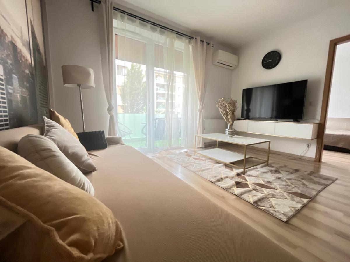 Corvin Promenade Crystal Apartament *