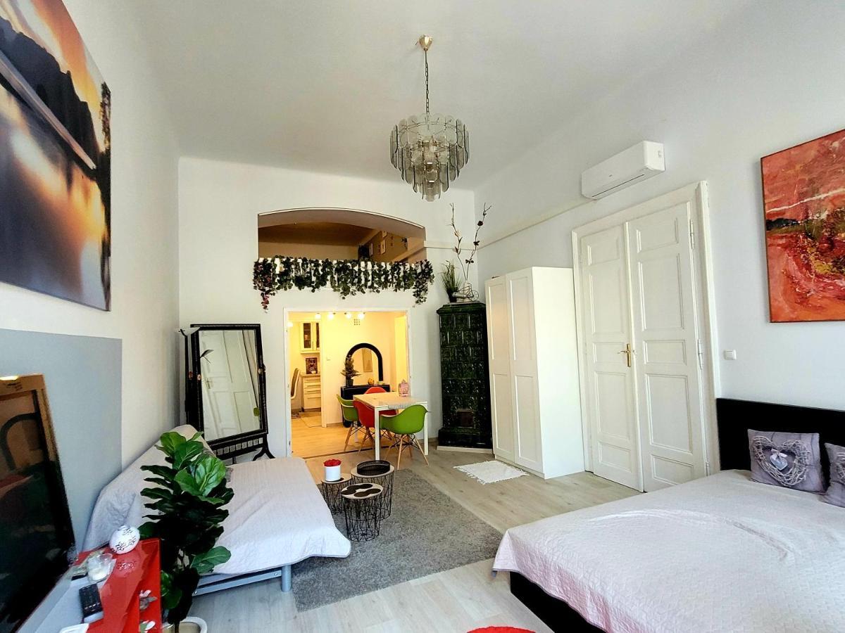 Nora Apartmán *
