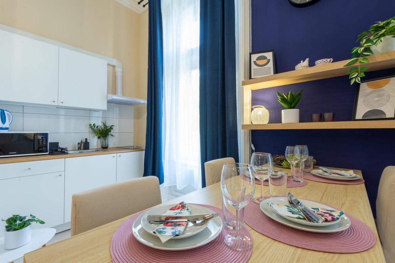 Apartment Holidays Chic