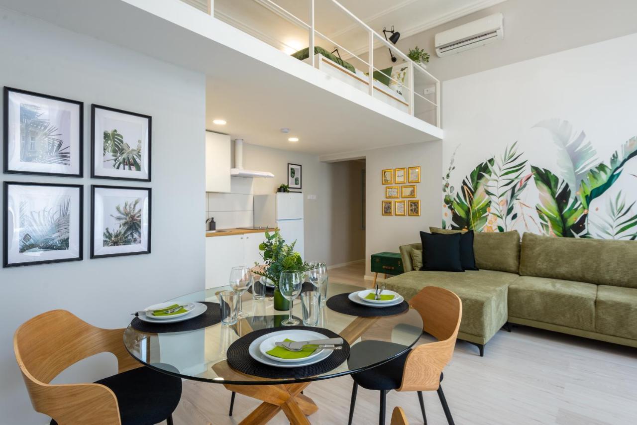 Apartment Holidays Chic