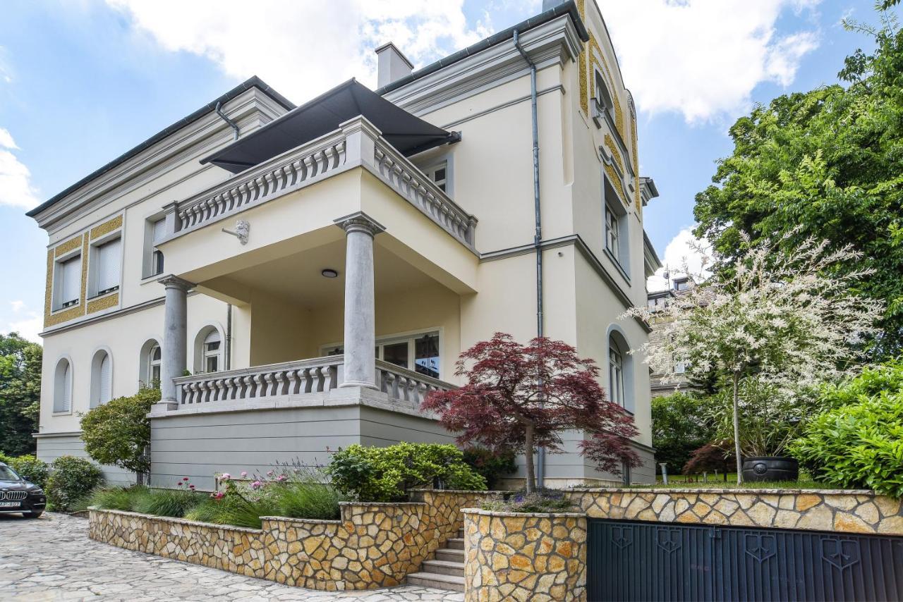 Stunning Rose Hill Premium