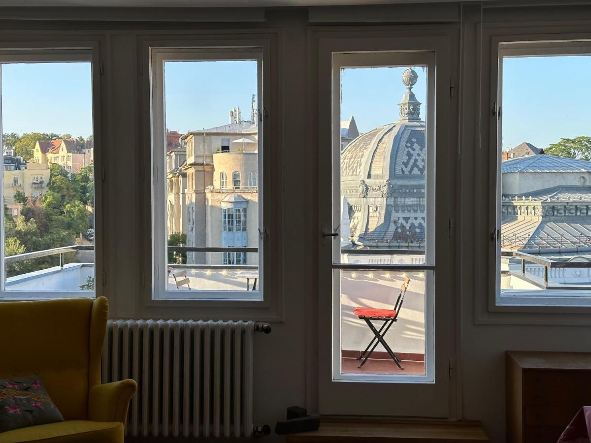 Bright & Spacious In Buda * Budapest