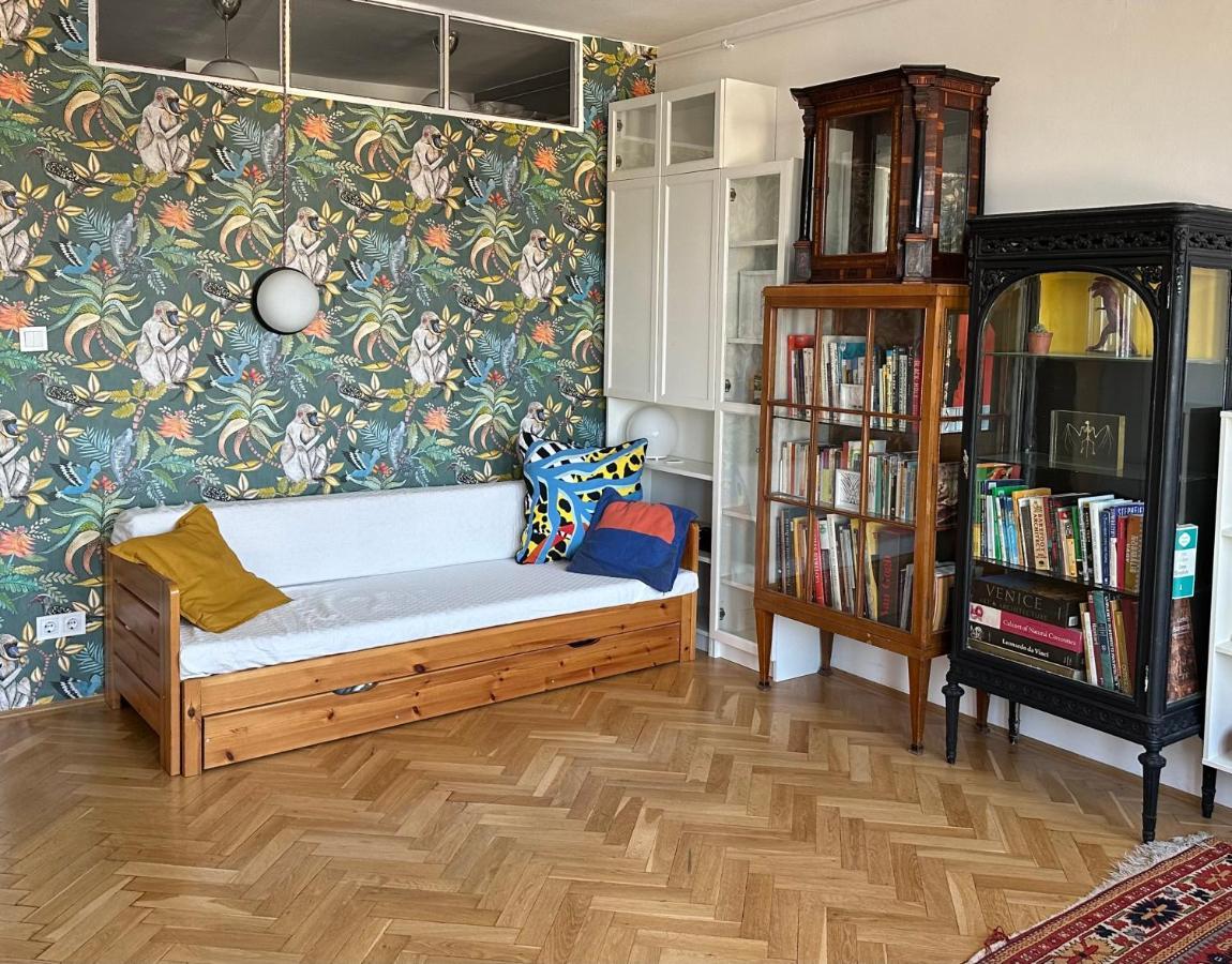 Bright & Spacious In Buda Apartment Budapest