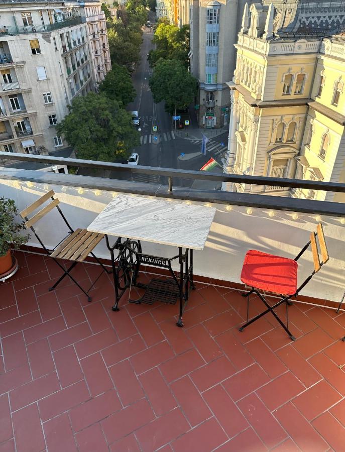 Bright & Spacious In Buda * Budapest