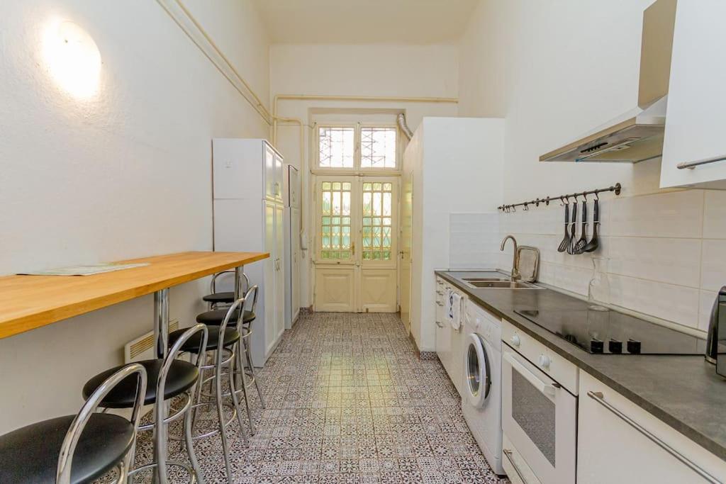 Oktogon Spacious Ac Balcony Apartamento