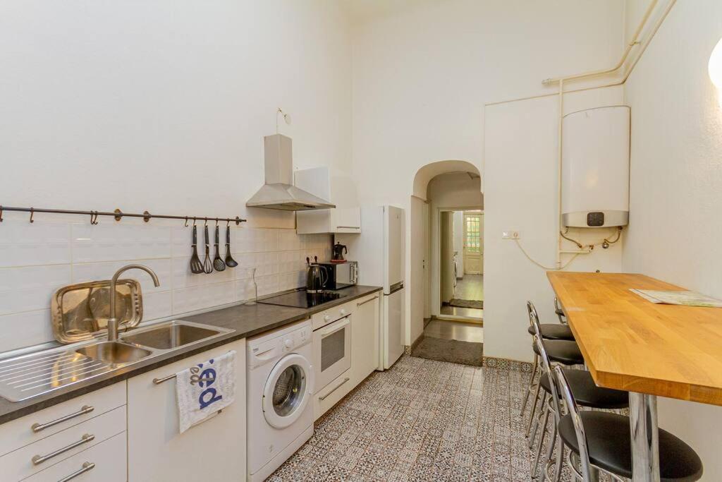 Oktogon Spacious Ac Balcony Apartamento *