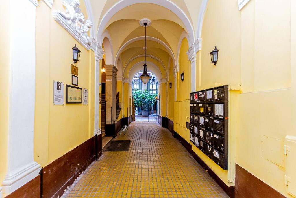Apartamento Oktogon Spacious Ac Balcony Budapest