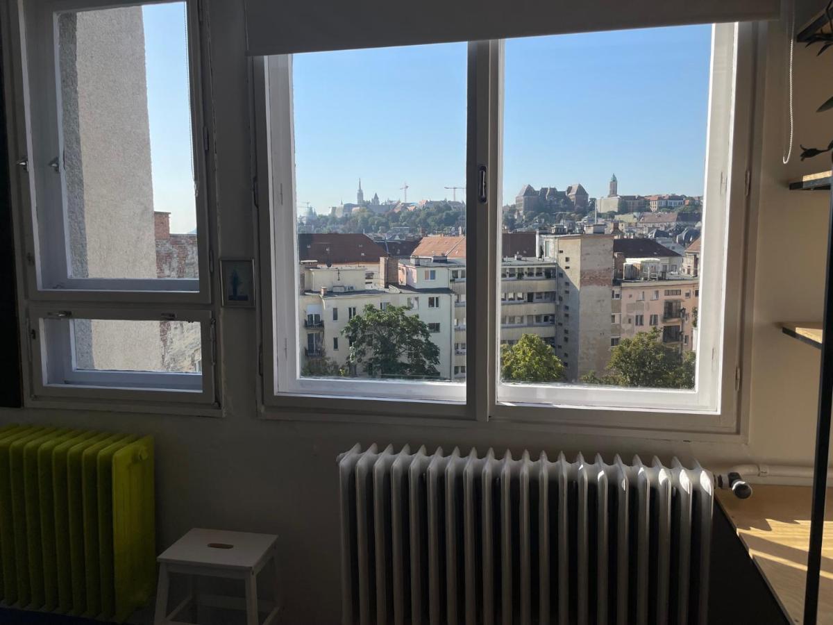 Bright & Spacious In Buda