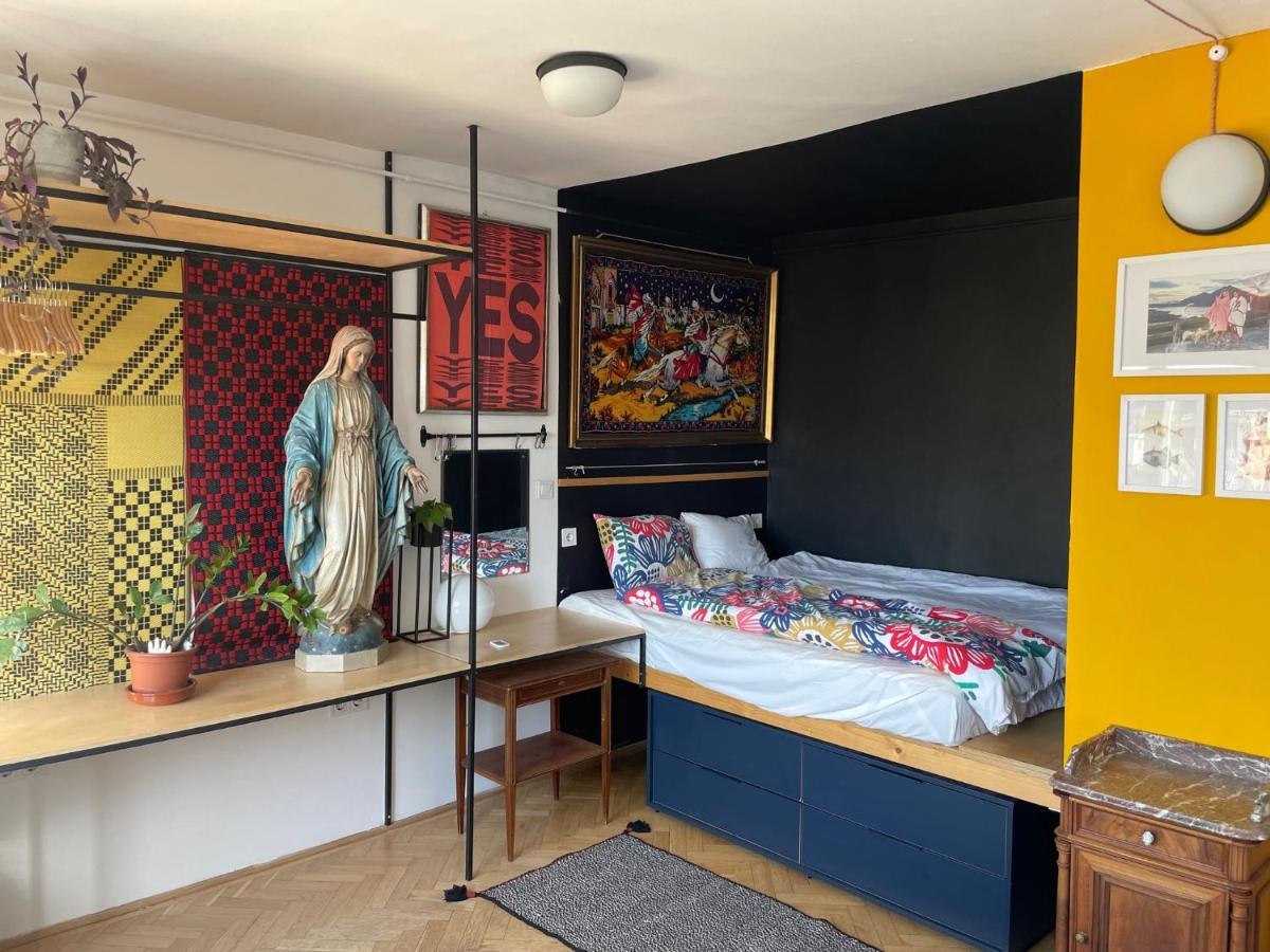 Bright & Spacious In Buda Budapest