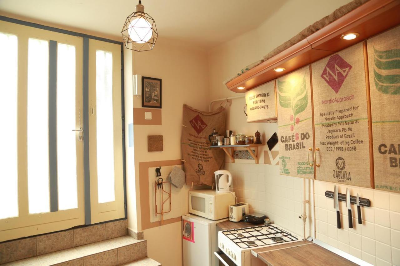 Film Poster Or Coffee Basement With Terrace Apartamento *