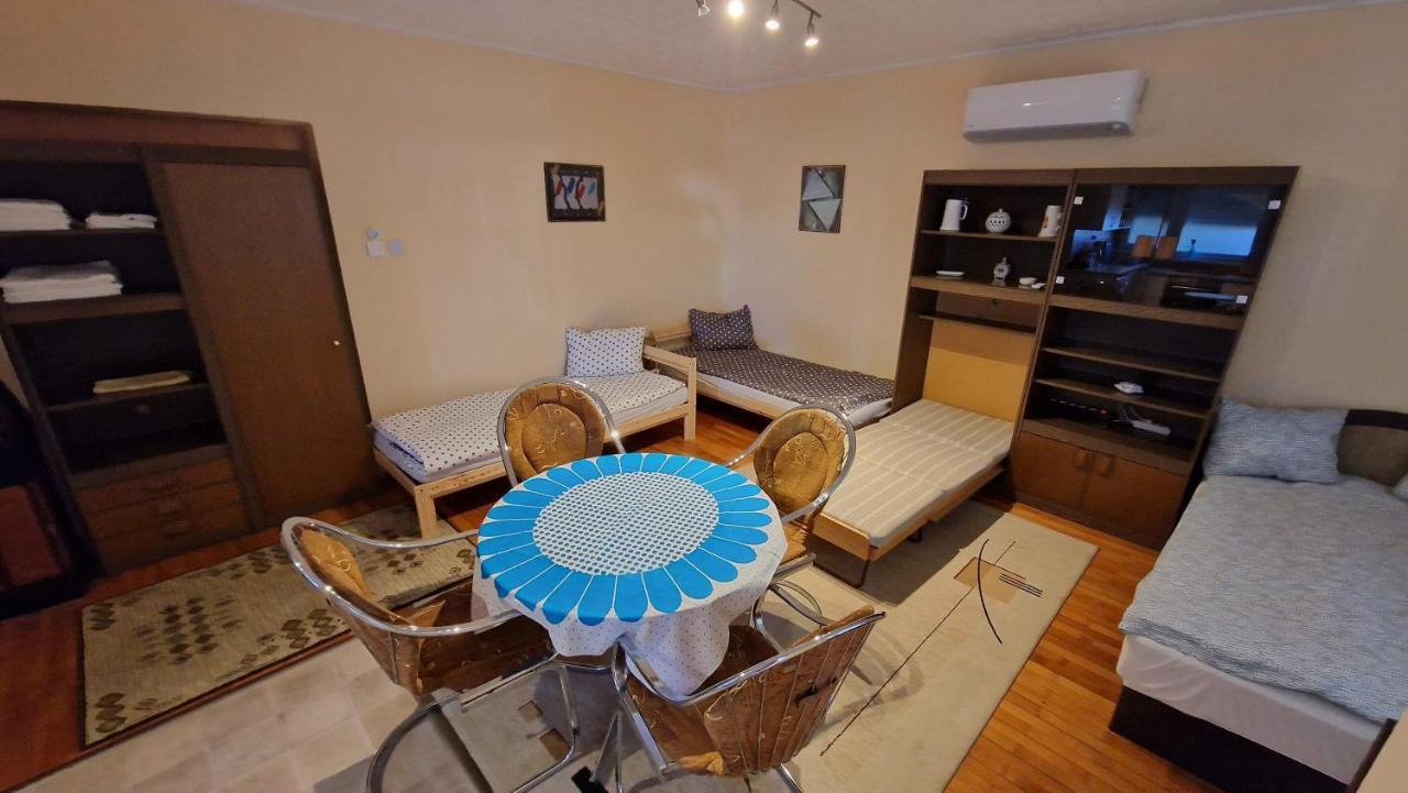 Friendly In The Suburb. Apartment Budapest