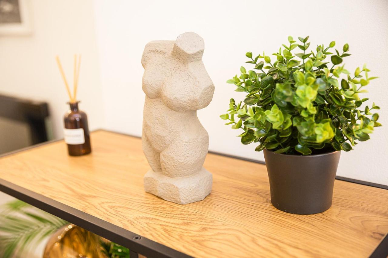 Gaia House Apartment *