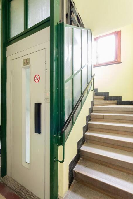 Apartment District 5 Studio Near Universities With Ac+view *