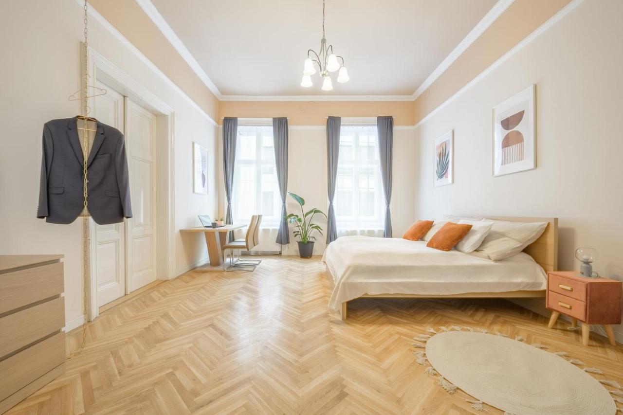 Seasons Andrassy Apartamento