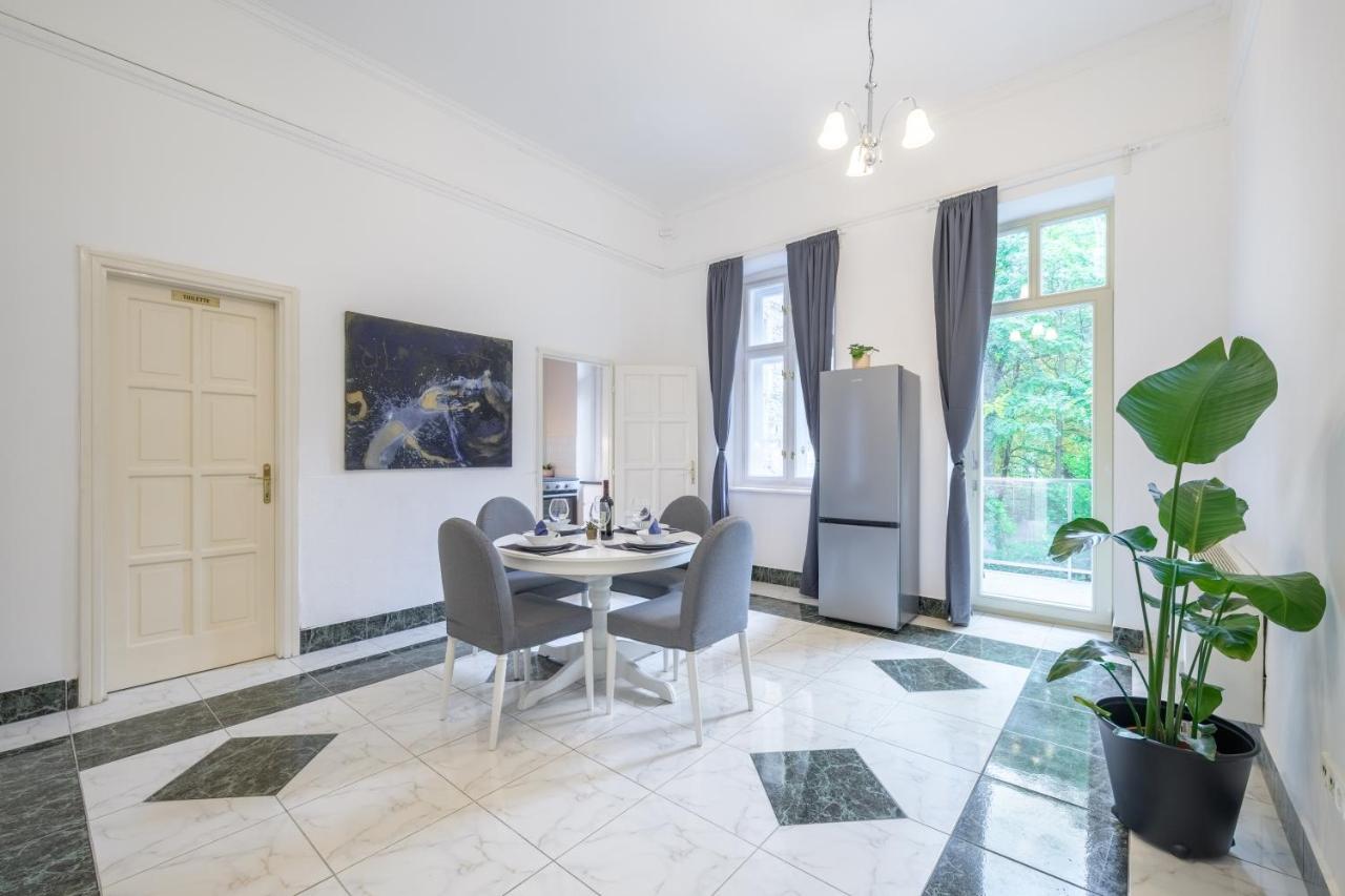 Seasons Andrassy Apartamento *