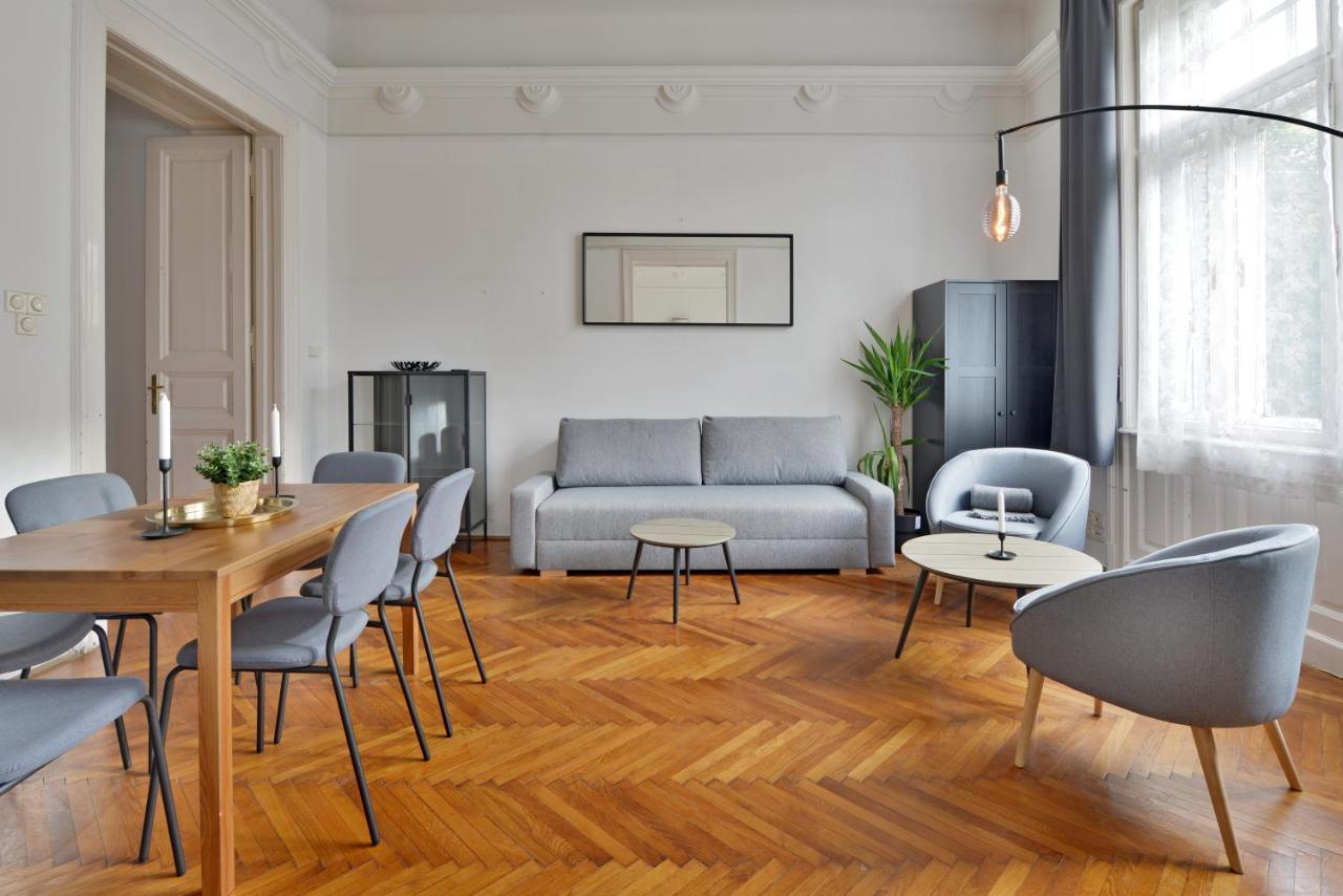 Buda House 9 *