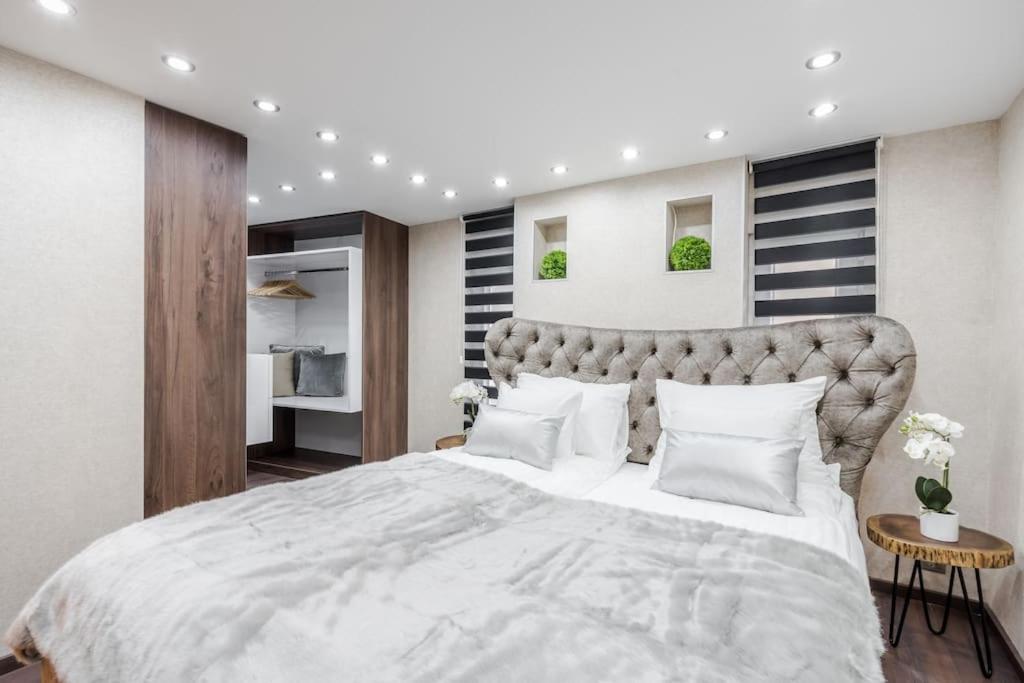 Apartamento Stylish Two-bedroom In The Center