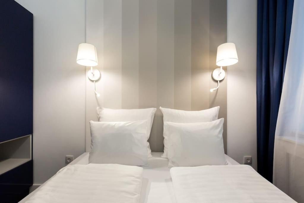 Grand & Luxurious In The Heart Of Budapest, 2br & 2bt Apartment Budapest