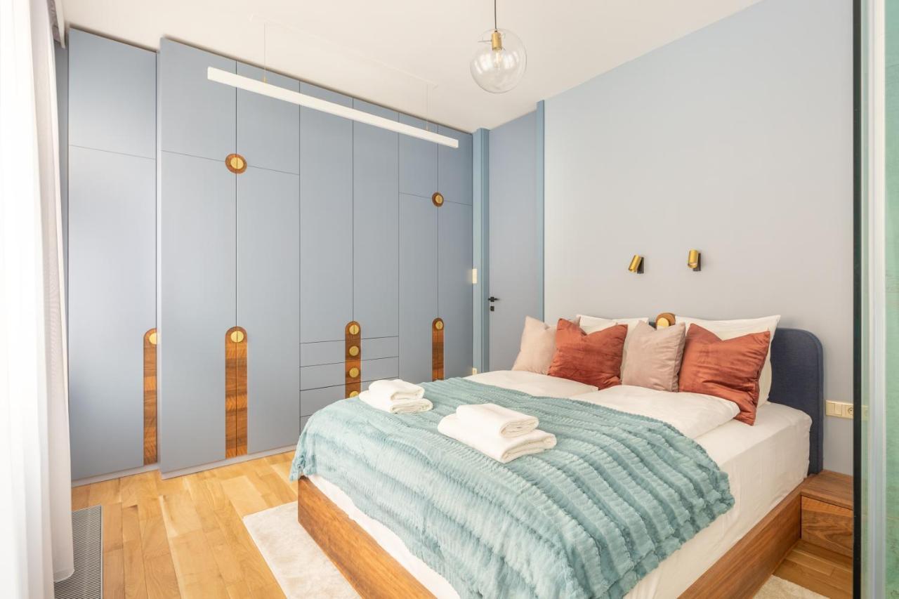 Bauhaus Luxury 2-bedroom In The Absolute Center