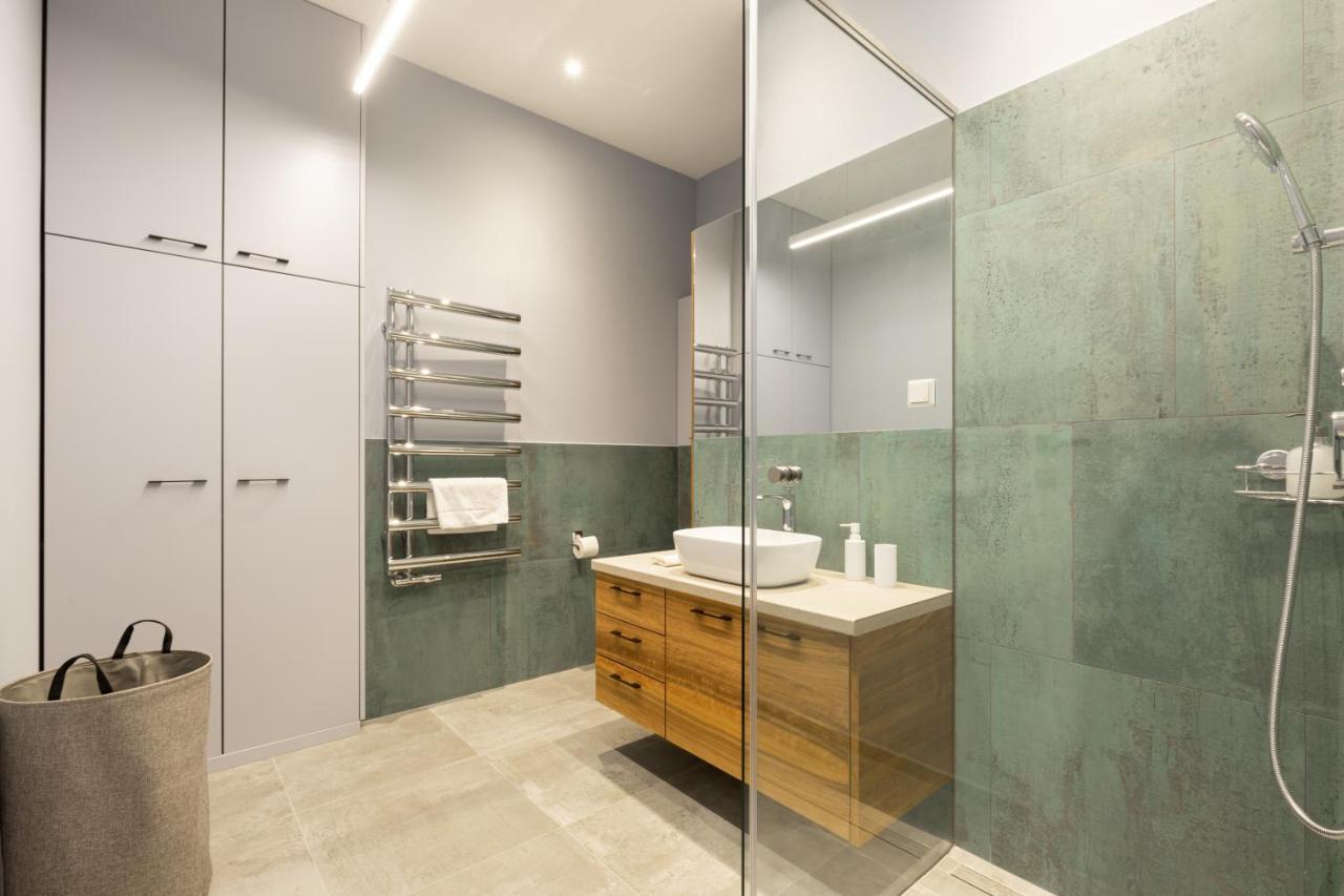 Bauhaus Luxury 2-bedroom In The Absolute Center