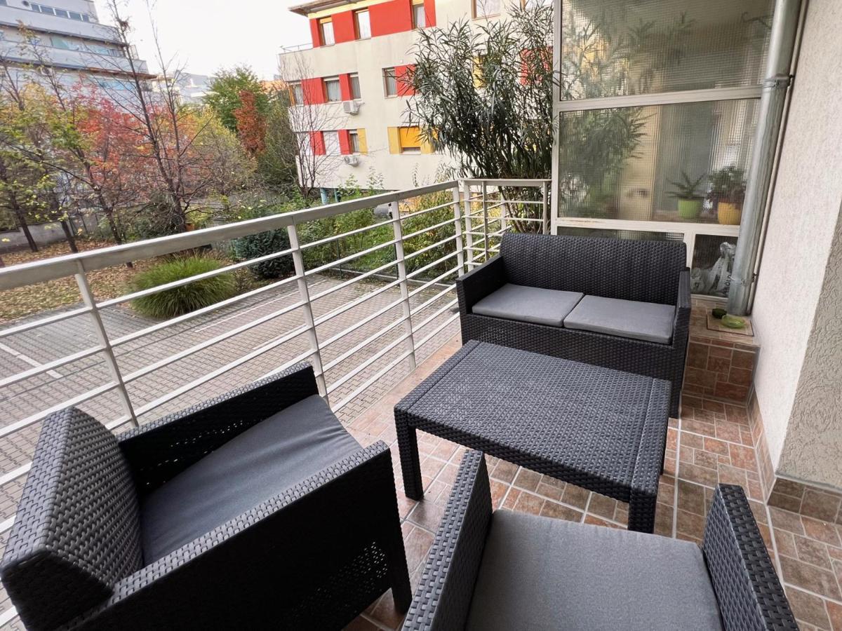 Center Budget Inside Free Parking Self Check-in Free Streaming Ac Balcony *