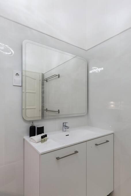 Grand Style&luxury In The Center - 3br With Balcony Budapest