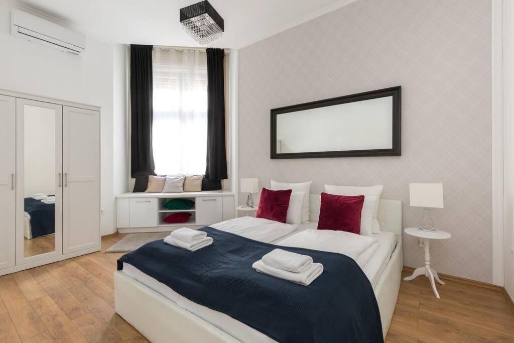 Grand Style&luxury In The Center - 3br With Balcony Appartamento