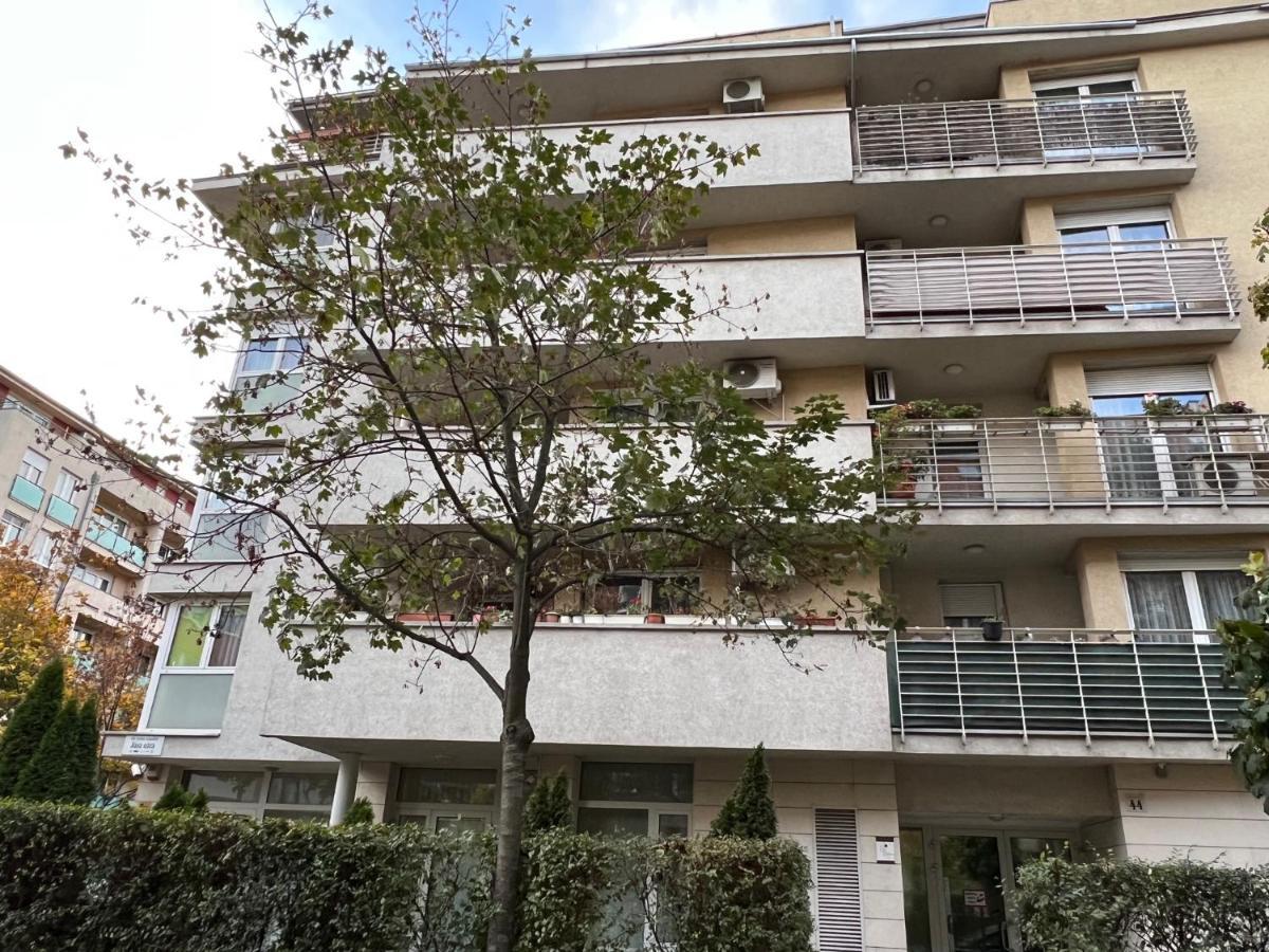 Center Budget Inside Free Parking Self Check-in Free Streaming Ac Balcony * Budapest