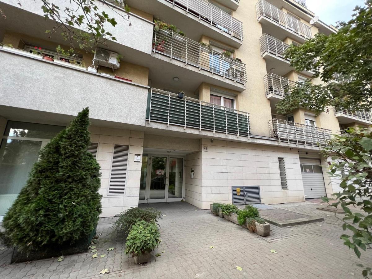 Center Budget Inside Free Parking Self Check-in Free Streaming Ac Balcony Apartamento