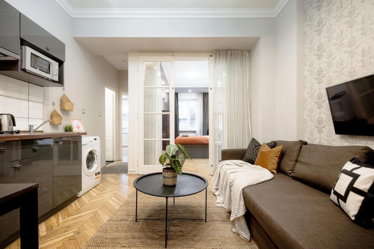 Chill On The Screened Balcony-budapest Historic Landmarks Apartmán