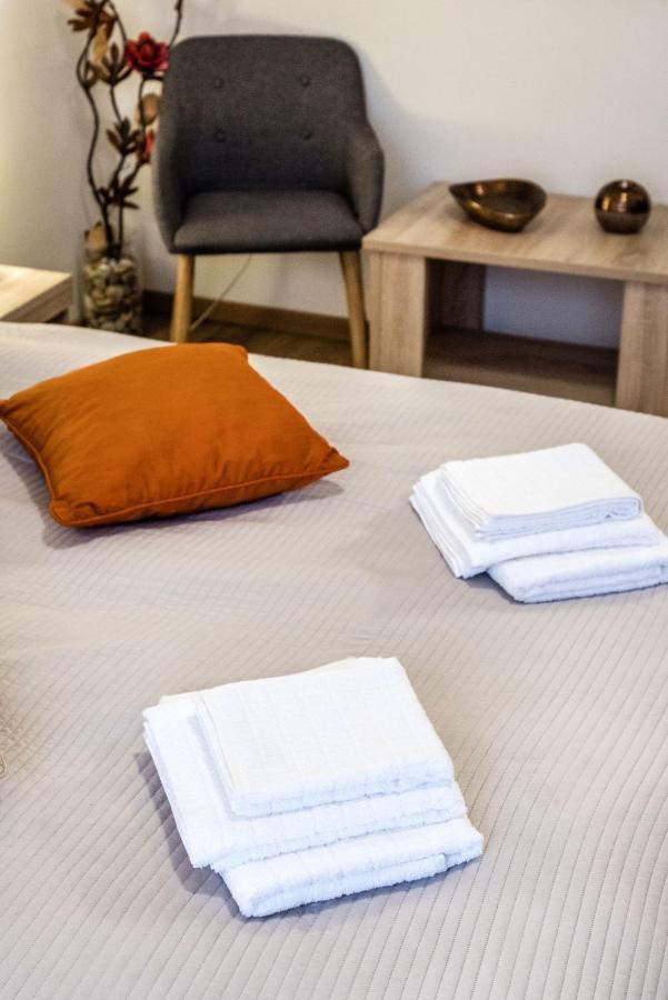 Downtown Charm With Balcony And Garden View Apartment Budapest