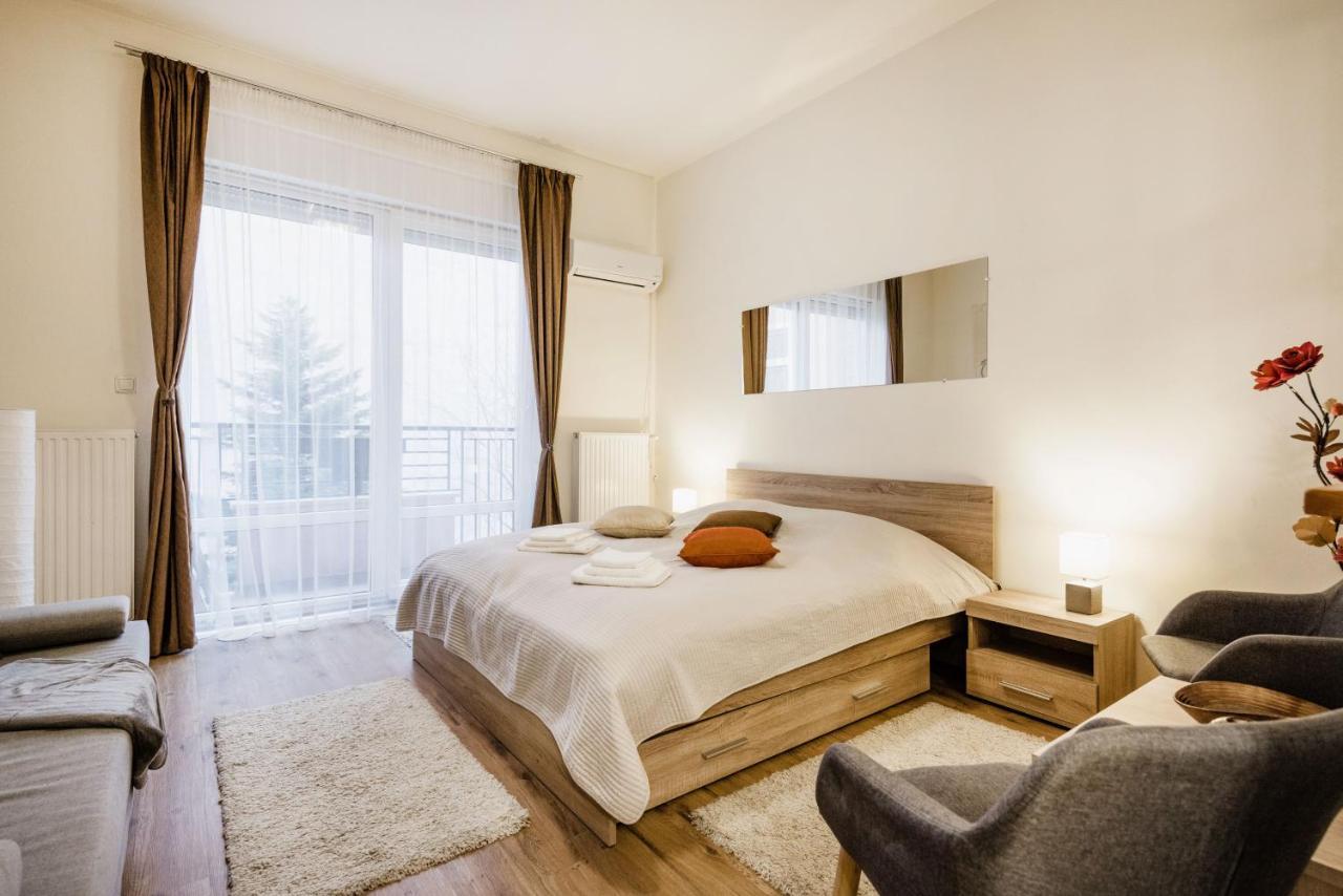 Apartment Downtown Charm With Balcony And Garden View Budapest