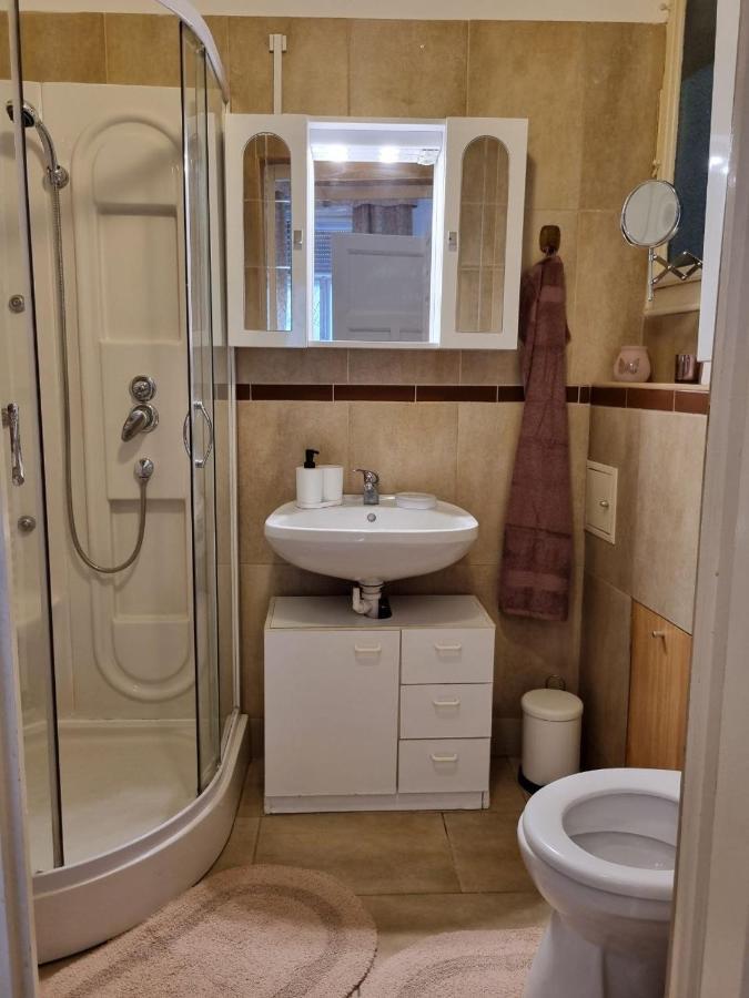 Apartment Apex *