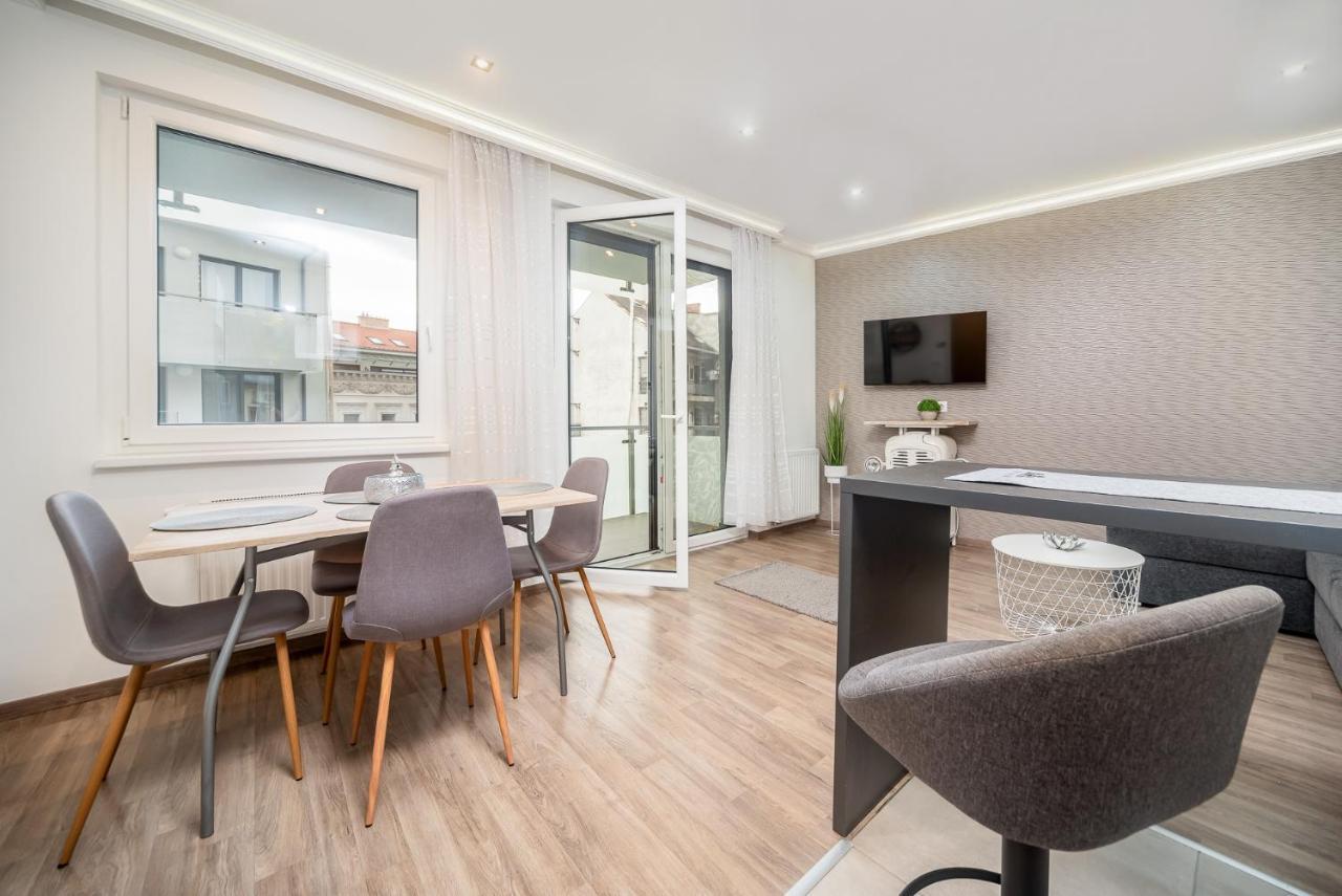Grace Pine 3 Apartment Budapest