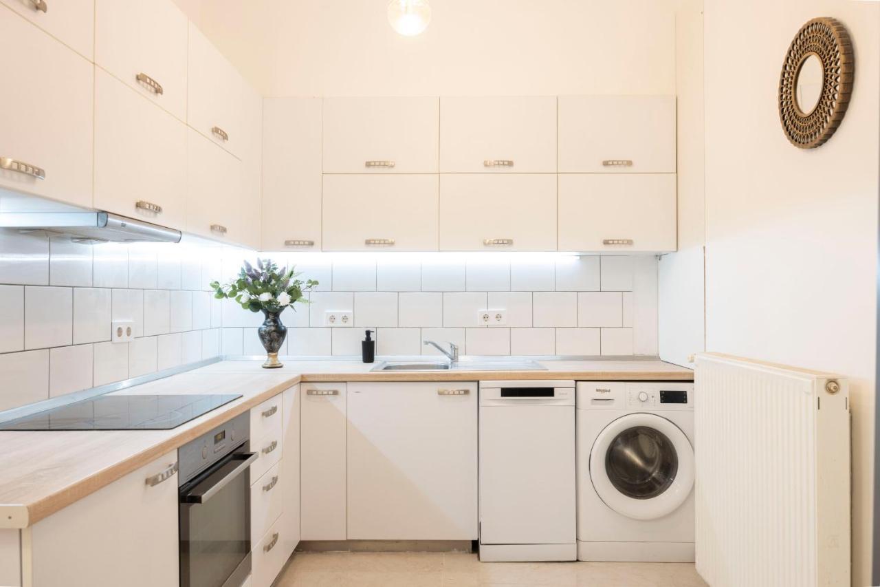Luxurious Grand W/ 3bedrm 2bathrm Apartmán
