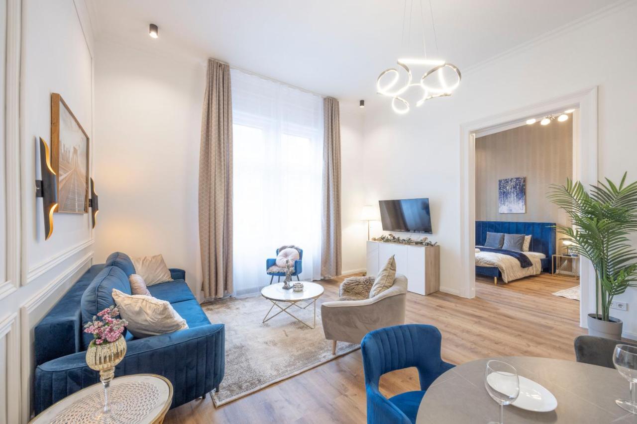 Luxurious Grand W/ 3bedrm 2bathrm Apartmán *