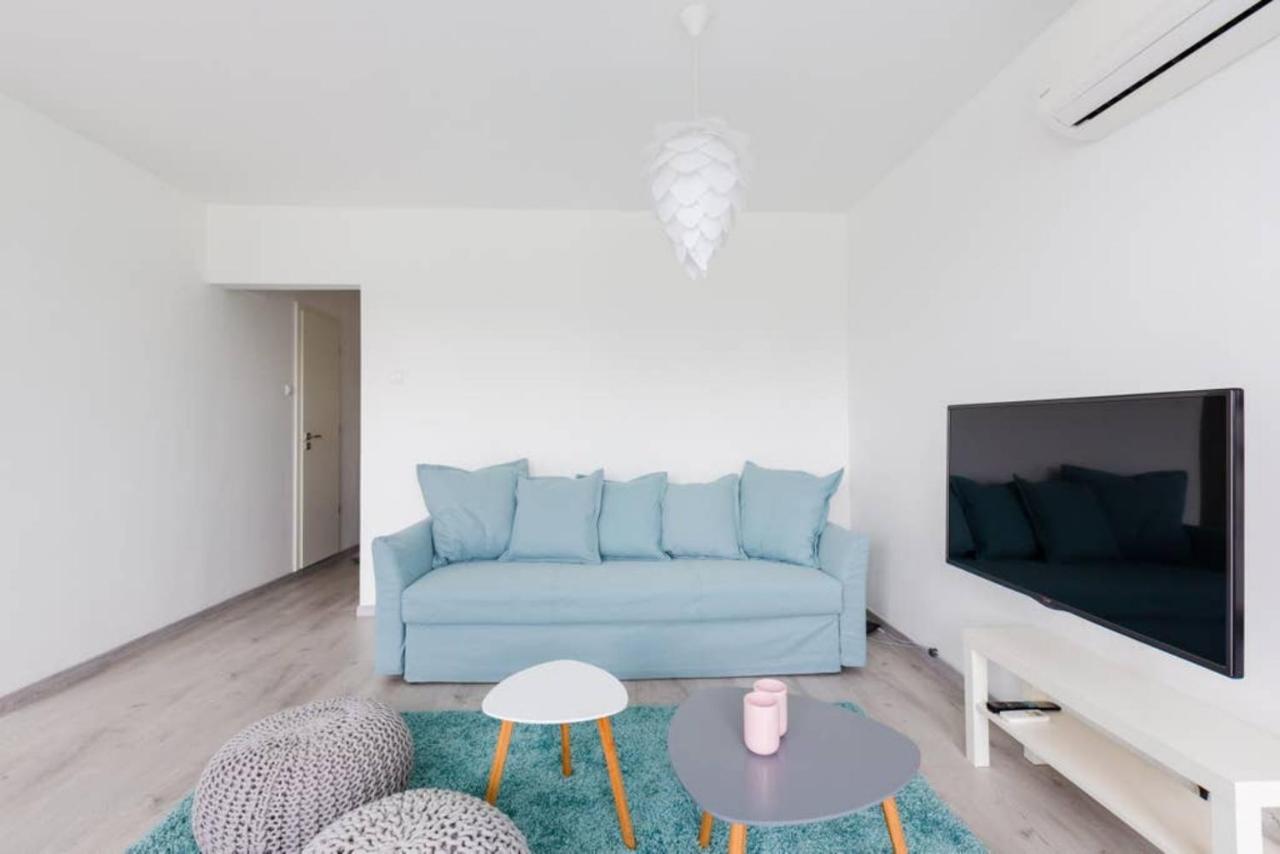Sunny With An Unbeatable Balcony View Apartman *