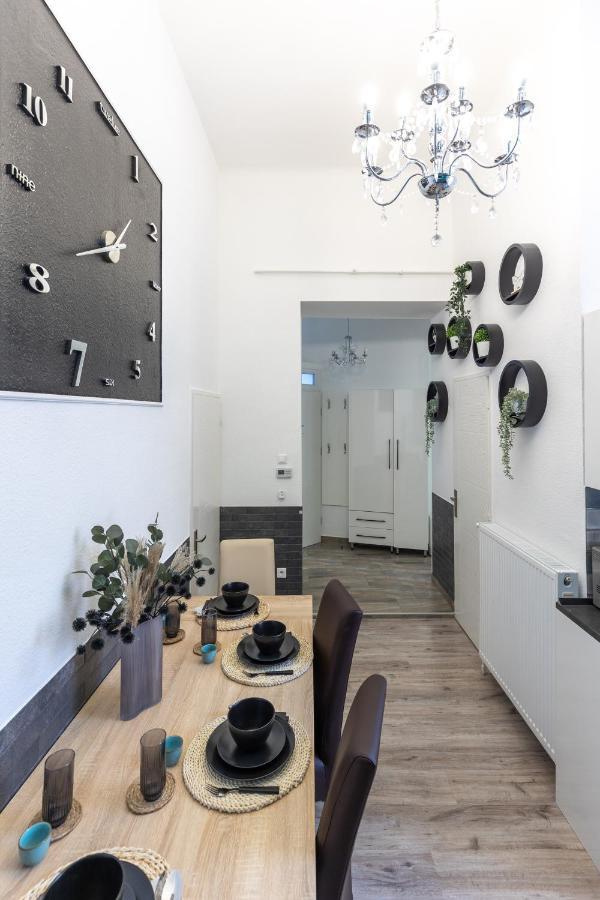 Apartment Urban Oasis