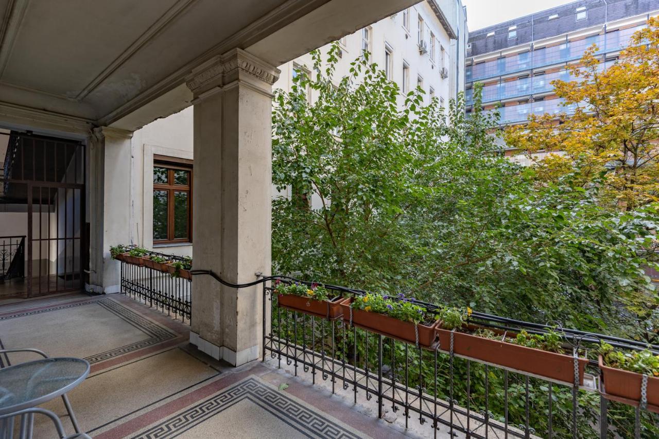 Apartment Urban Oasis