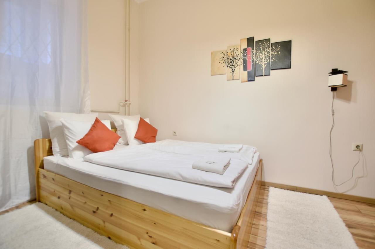Standard By Hi5 - Dessewffy 2 Bedroom Budapest