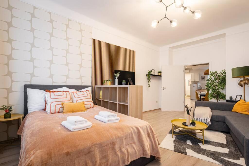 Warm Elegance Retreat : 75 M2 Comfort Near New York Cafe Appartement Boedapest