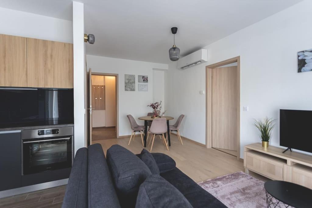 Jewish Quarter Gem With Rooftop Terrace + Parking - 601 *