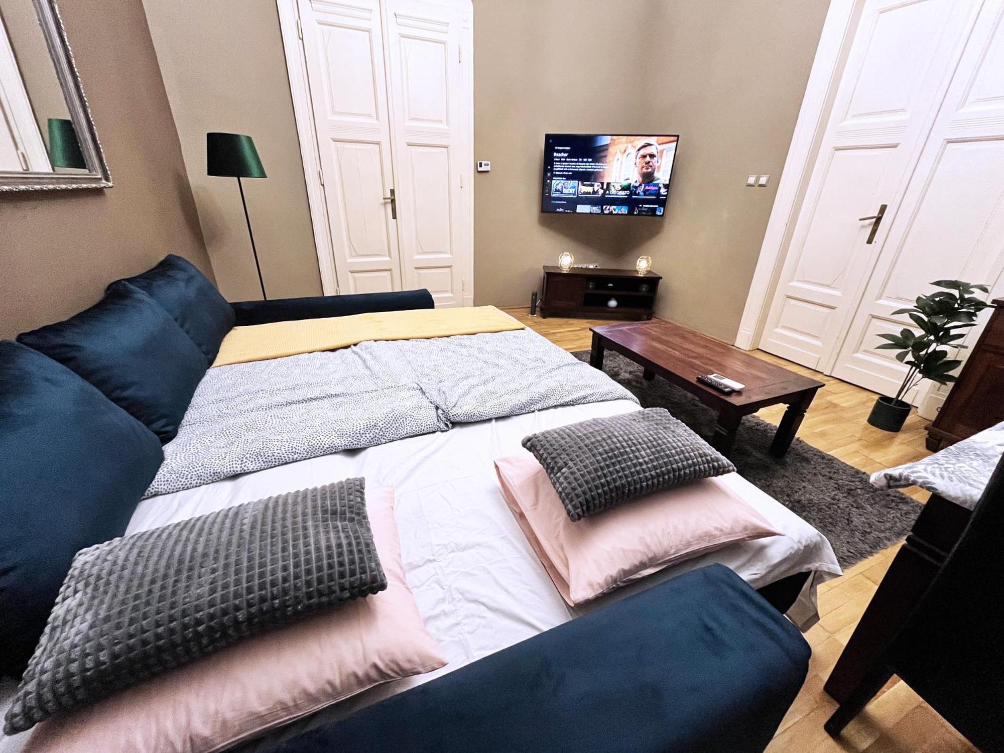 M13 Rustic Stylish With King Bed & Friendly Host Lejlighed Budapest