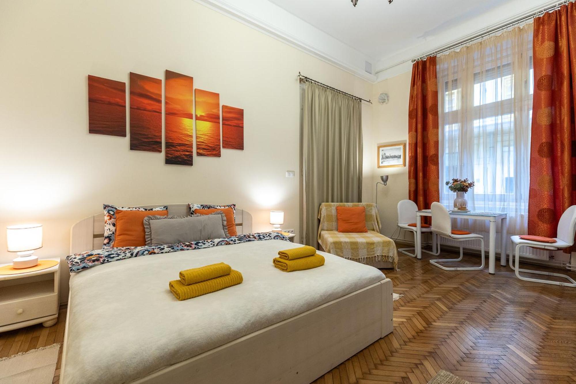Harmony & Cute - Budapest