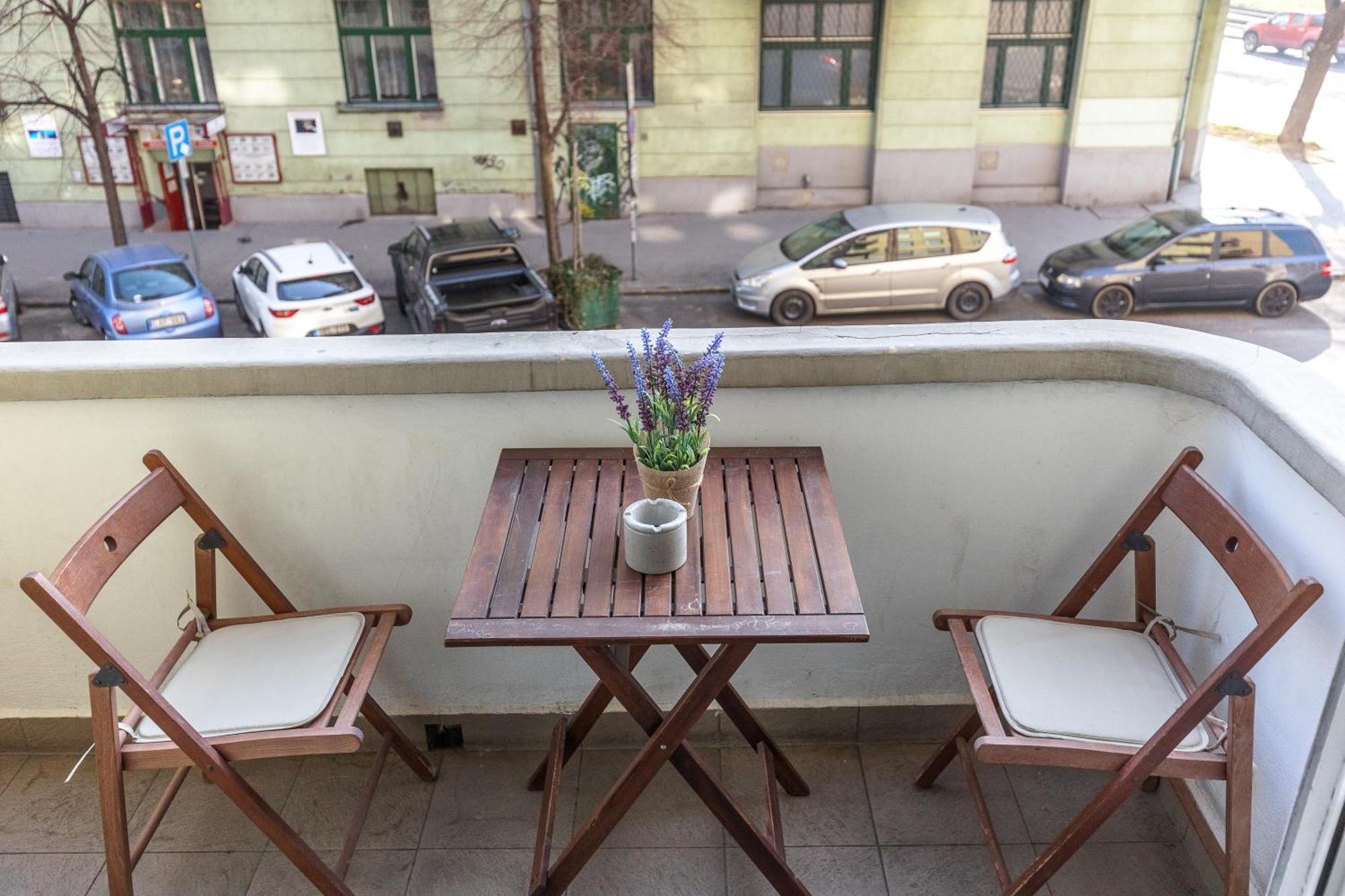 Bright & Spacious Riverside With Balcony Lägenhet Budapest