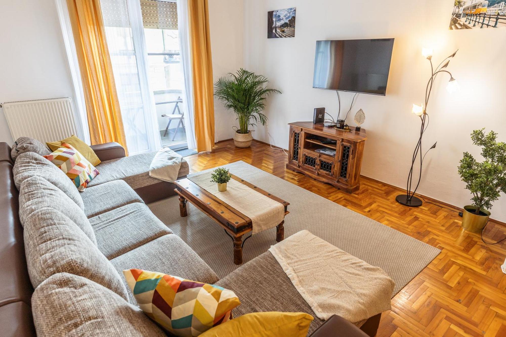 Lägenhet Bright & Spacious Riverside With Balcony Budapest