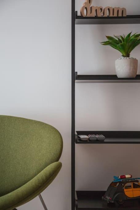 Intimate Ground-floor Hideaway - 011